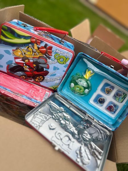 Туалетна вода Angry Birds Go Metallic Red для дітей 50 мл + наліпки  Туалетна вода Angry Birds Go Metallic Red для дітей 50 мл + наліпки  фото